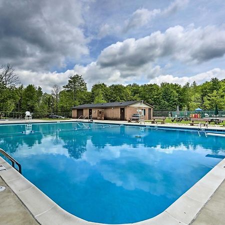 Cozy Arrowhead Lake Home With Sunroom And Pool Access! Pocono Lake Dış mekan fotoğraf